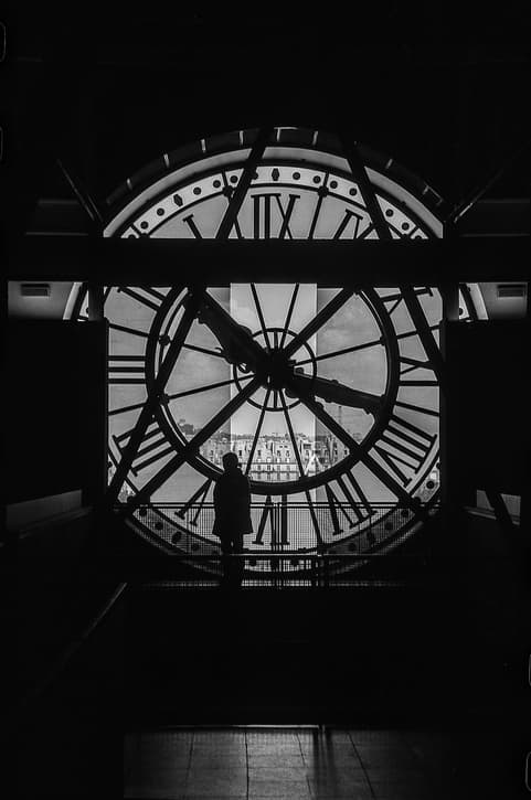 woman-in-the-musee-dorsay-clock-tower